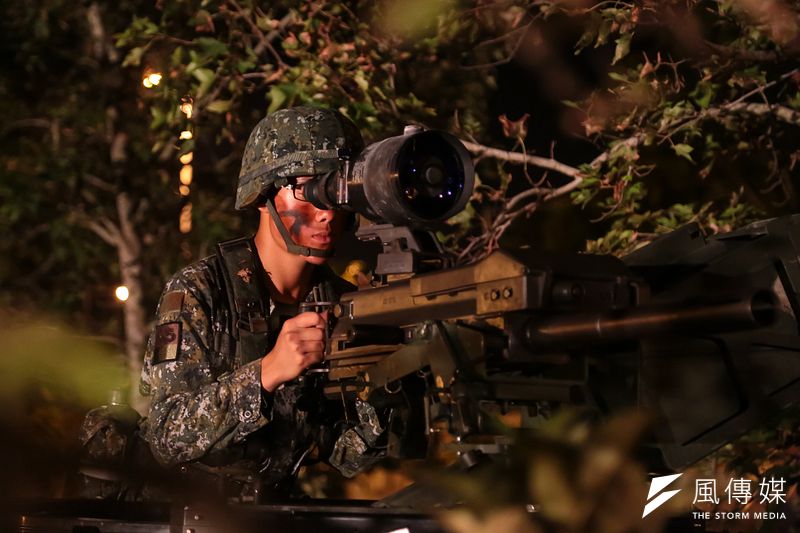 從過去曝光的資訊顯示,海巡在東南沙至少裝備手、步槍等輕兵器,以及直射的機槍、40榴彈機槍(見圖)和曲射的120公厘迫砲等。(資料照,顏麟宇攝)