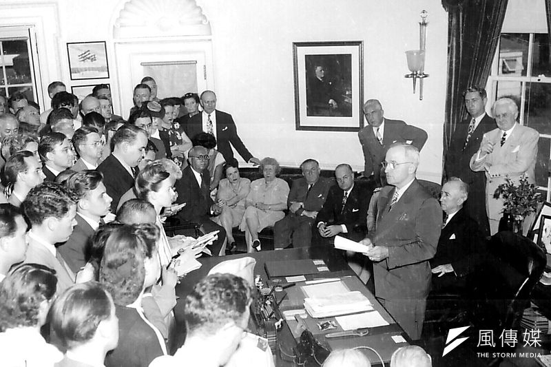 杜魯門總統在1945年8月14日於白宮宣布日本投降。(Wikepedia/Public Domain)