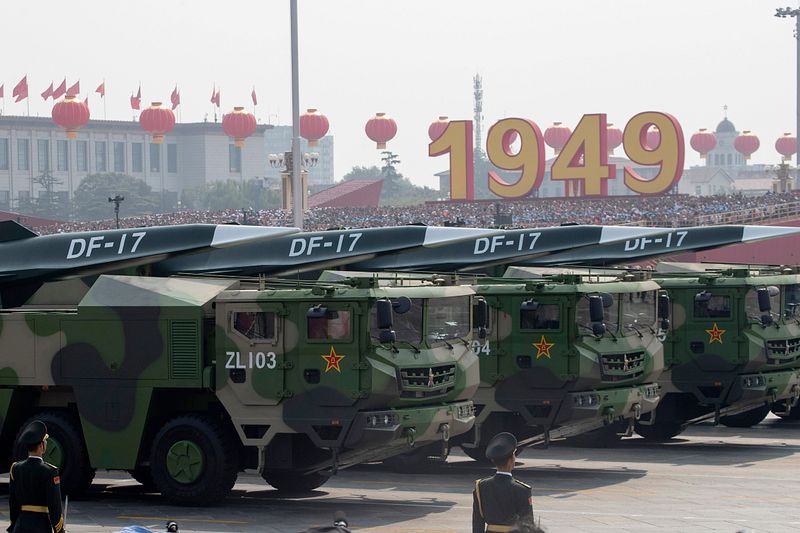 2019年10月1日,中國以大閱兵慶祝建國70周年,圖為東風-17(DF-17)近程彈道飛彈。(美聯社)