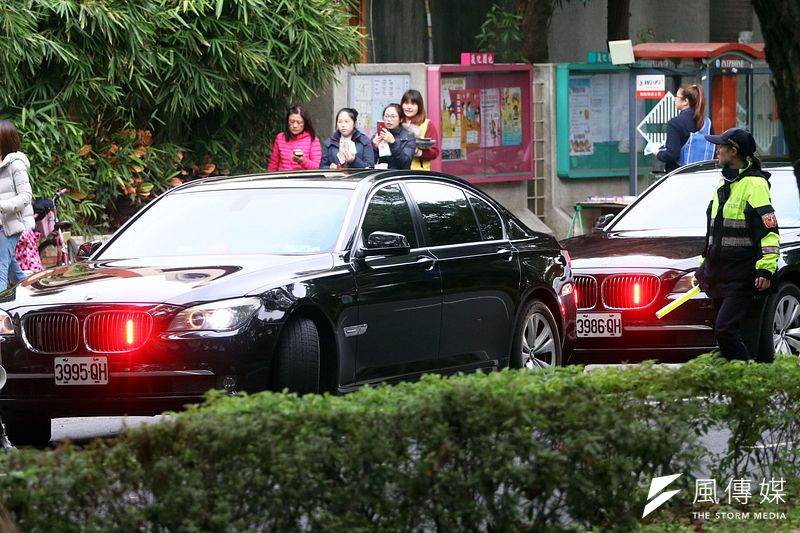 前總統馬英九卸任後繼續使用BMW 740li(見圖)為座車與隨扈車,直至今年中才由總統蔡英文第一任採用的Audi A8L汰換。(資料照,蘇仲泓攝)