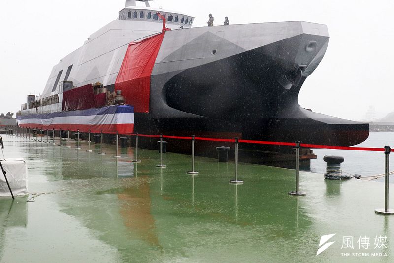 總統蔡英文任內力推「國防自主」,國艦國造成為其中重要一環,其中如海軍兩棲船塢運輸艦「玉山艦」、高效能後續艦首艘「塔江艦」(見圖),及海巡署安平級巡防艦第二艘「成功艦」,都是極具代表性的海上新興戰力。(資料照,蘇仲泓攝)