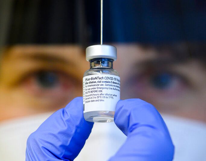 筆者指出,中國大陸對非洲提出的疫苗外交是巨龍的禮物,還是食人獸的黏液,是中非關係中的老問題。(資料照,美聯社)