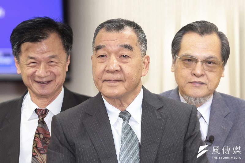 新國安團隊年後上路,如今中國突宣布禁止我鳳梨輸入,「下馬威」意味濃厚。(資料照,顏麟宇攝、取自陸委會/影像合成:風傳媒)