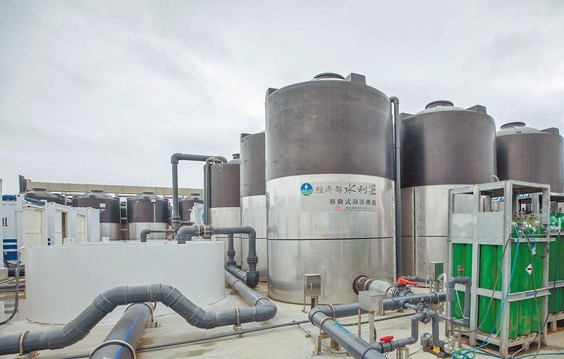 經濟部水利署「移動式海水淡化機組」展示基地。(總統府提供)