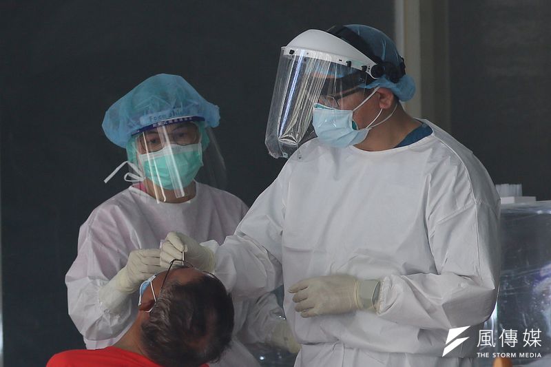 本土疫情嚴峻,自台灣進入社區感染階段以來,有破萬人染疫、死亡人數超過300人,死亡率高達2.9%。示意圖。(資料照,柯承惠攝)