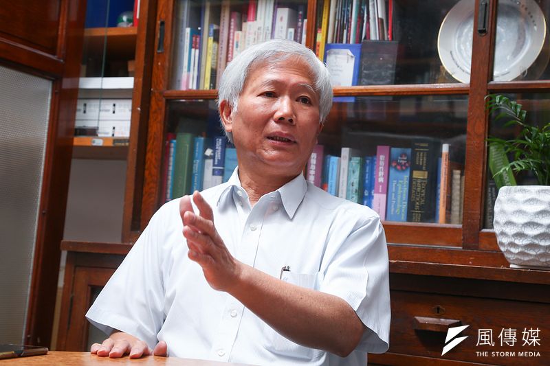 本土疫情嚴峻,近日因批評新冠疫苗政策捲入風波的中研院院士陳培哲接受《風傳媒》專訪。(顏麟宇攝)