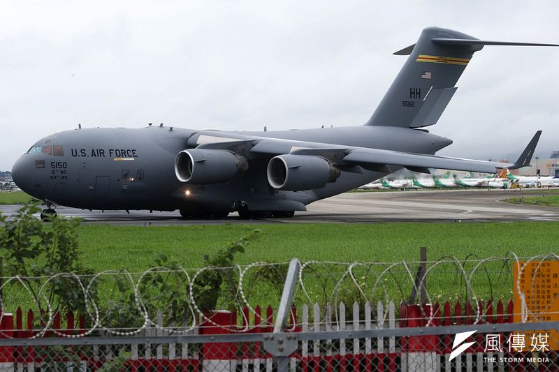 美軍C-17A運輸機6月6日降落松山機場,除該型機首度在台起降,同時也是松機首次贏來戰略運輸機,狀況相當罕見。(資料照,蘇仲泓攝)