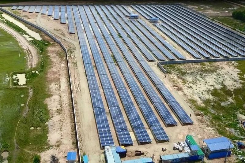 總統蔡英文上任後力推新南向政策,不過中華電信卻發生與前越南子公司總經理張勝雄纏訟事件。圖為柬埔寨大成經濟特區5.2MW太陽光電系統。(張勝雄提供)