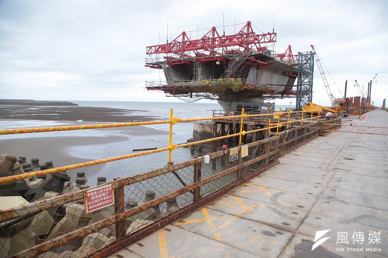 蔡英文拒絕停建三接。圖為三接海堤外推工程。(資料照片,顏麟宇攝)