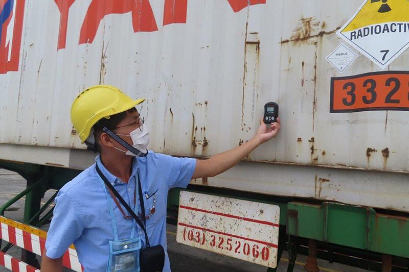 台電去年12月10日將核一廠112束燃料棒運回美國原廠,運送過程做相關輻射檢測。(原能會提供)