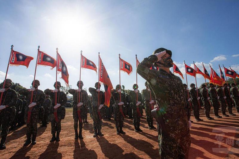 國防部啟動延長教召天數、深化訓練內容,軍方還在陸軍軍團底下編成步兵旅等措施。圖為陸軍六軍團步兵109旅成軍。(資料照,取自軍聞社)