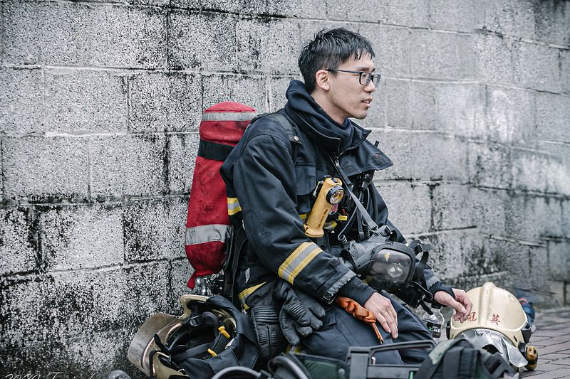 劉冠英6年的消防員洗煉,讓他更了解火場如戰場,不容有絲毫疏忽。(花蓮縣消防局提供)