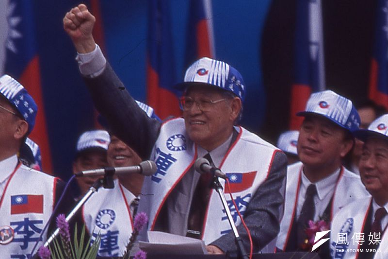 李登輝在1996年總統大選獲勝,成為台灣憲政史上第一位直選總統。(新新聞資料照)