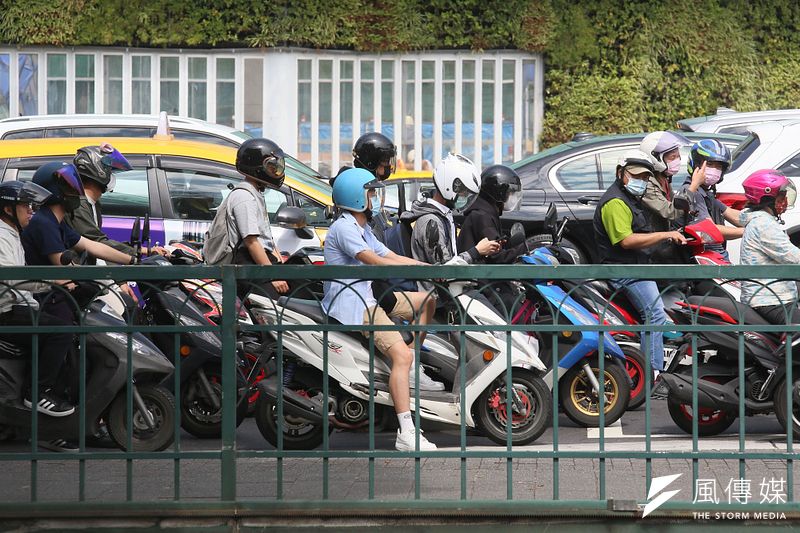 數據顯示,部分電動機車車主開始拋售老舊電動機車,甚至換回燃油機車。(資料照,柯承惠攝)