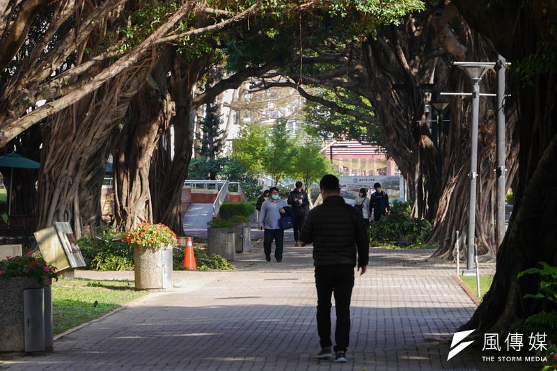 政府積極打詐,詐騙案仍層出不窮,剛成年、金融知識薄弱的大學生,成為有心人士下手目標,中部多所大學先前就發生近年規模最大的無卡分期詐騙案。示意圖。(蔡親傑攝)