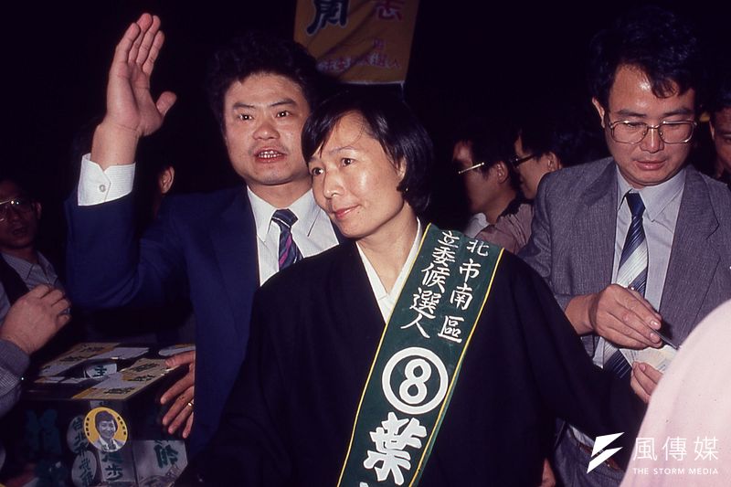 1990年北市南區立委選舉是葉菊蘭(中)首度參選。(新新聞資料照)