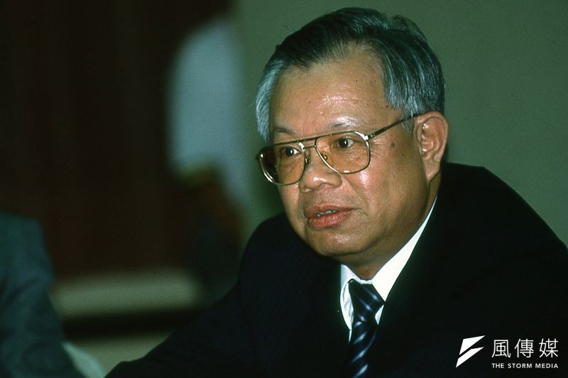 2004年時任央行總裁的彭淮南,在美元劇烈波動時,親自出馬到外匯交易室坐鎮指揮。(新新聞資料照)