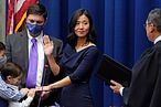 2021年11月16日,台裔波士頓市長吳弭宣誓就職。(AP)