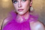 英國演員佛蘿倫絲普伊（Florence Pugh）一襲粉紅色薄紗禮服引發爭議。（截自Instagram＠florencepugh）