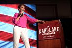 2022年美國亞利桑那州州長選舉，共和黨候選人雷克（Kari Lake）（Gage Skidmore@Wikipedia/CC BY-SA 2.0）