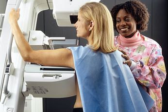 乳房纖維腺瘤是乳癌嗎？醫生教你乳房有硬塊該怎麼處理