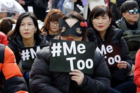 南韓女性走上首爾街頭大遊行，支持反性騷擾的「#MeToo」運動（資料照，美聯社）