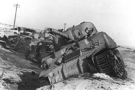 1956年蘇伊士運河危機，被擊毀的埃及陸軍戰車（Wikipedia／Public Domain）