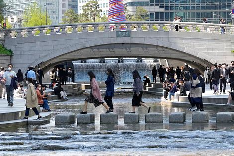 2022年4月，首爾市區的著名景點清溪川。（美聯社資料照）