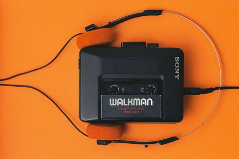 Sony Walkman推出34週年。隨身聽改變了人類收聽音樂的習慣。（Florian Schmetz@Unsplash）