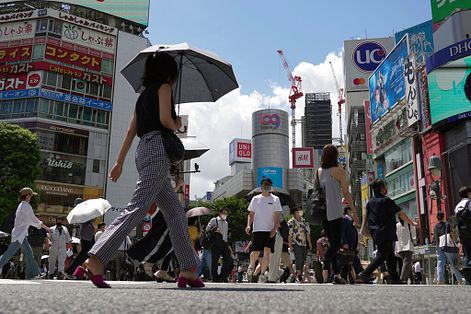 2022年7月，酷熱的東京街頭。（美聯社）