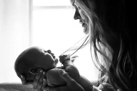 《去你媽的世界》：去你的嬰兒，產婦是要修復自己的身體。（Unsplash）