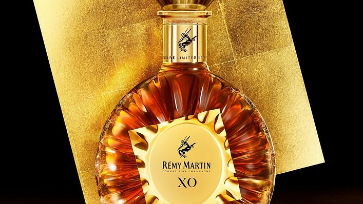 人頭馬X.O特優香檳干邑金箔匠心典藏版,由法國權威工匠打造18K金高雅瓶身(圖/人頭馬提供)