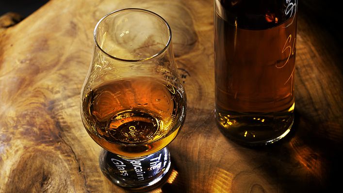 想了解威士忌的美麗及深沉的靈魂，學會正確品嚐威士忌就是非常重要的基礎。在本篇文章中，威士忌執杯大師林一峰將分享品飲威士忌的重點訣竅。（圖／felix_w@pixabay）