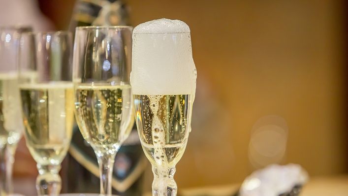 香檳用來佐餐，能綻放變化多端的風味（圖／delo@pixabay）