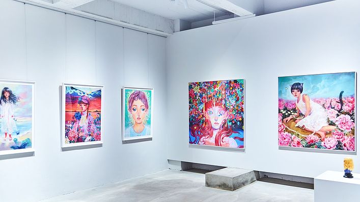 被譽為「日本超新星藝術家」丸山純奈在 22 歲一畫成名，成為備受關注的日本新世代創作者（圖//取自Whimsy Works Gallery ）