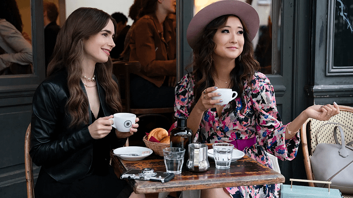 巴黎人喜歡透過談話對他人貼上標籤(圖/Netflix:Emily in Paris )