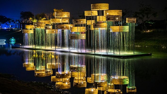 「2022月津港燈節」禹禹藝術工作室作品〈月光紛飛〉 (圖/都市藝術工作室)