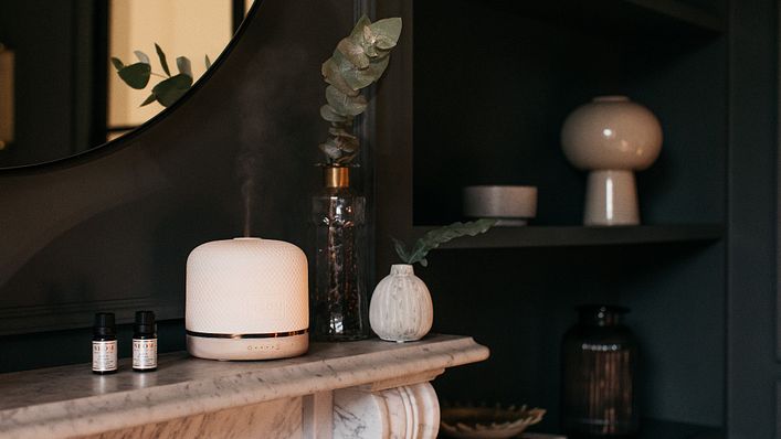 英國皇室御用的有機香氛品牌NEOM,延續經典之作推出全新療癒香氛機Luxe(圖/10/10 HOPE 提供)