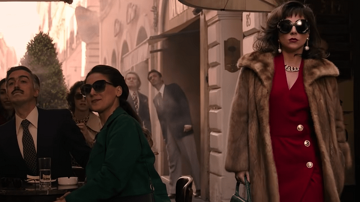 動物皮草經常與時尚單品結合(圖/IMDb)