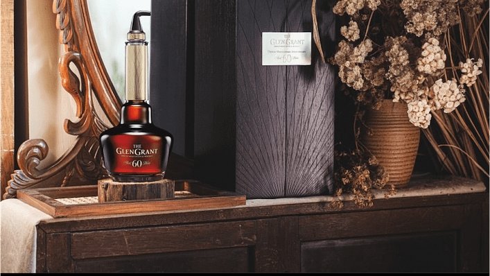 格蘭冠Glen Grant宣布推出限量版60年單一麥芽威士忌，以慶祝釀酒大師Dennis Malcolm在酒廠工作超越六十年的傳奇生涯。圖片來源：酒心智庫