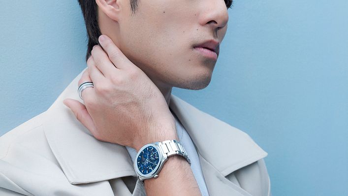 PIAGET Polo 系列伯爵藍鏤空超薄精鋼腕錶，建議售價 NT$925,000（圖/ PIAGET提供）