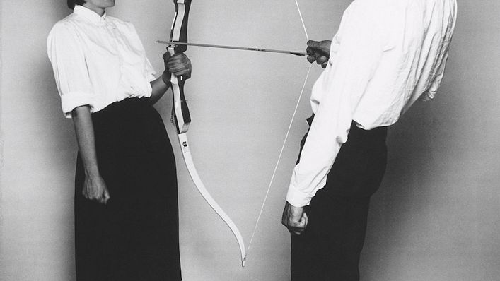 Marina Abramović and ULAY《Rest Energy》1980(圖/MoMA 官網)4