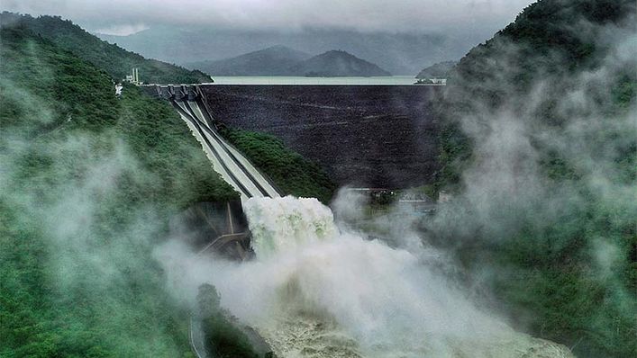 林韋言〈漫遊〉-曾文水庫洩洪。(攝/林韋言,圖/台南市文化局、宜東文化提供)
