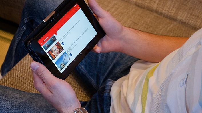 Youtube 廣告第一次衰退、臉書打造的元宇宙沒人想再訪,以及其他一週商業大事