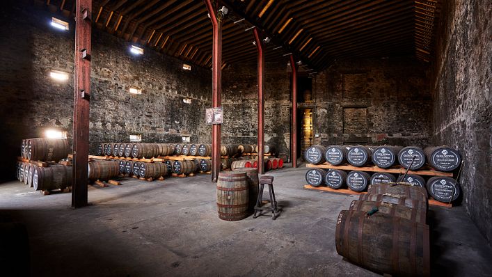 熟陳於頂級美國波本桶內接著過桶至Pedro Ximenez 雪莉桶,採用非冷凝過濾。(圖/格蘭帝)