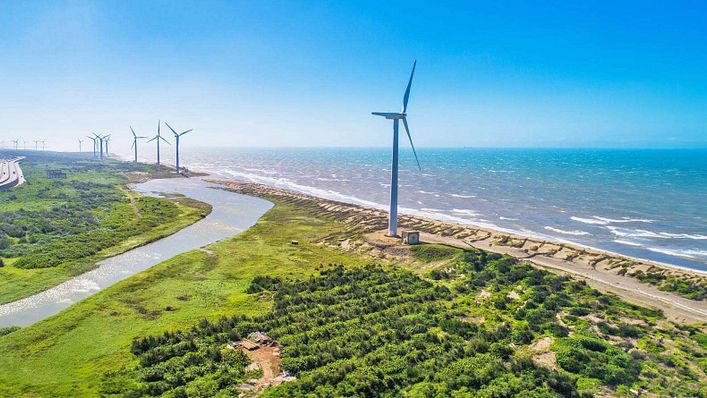 隨著臺灣綿長的海岸線,感受海浪與海風,踏上桃園永續之旅。 (圖片來源/桃園觀光導覽網)