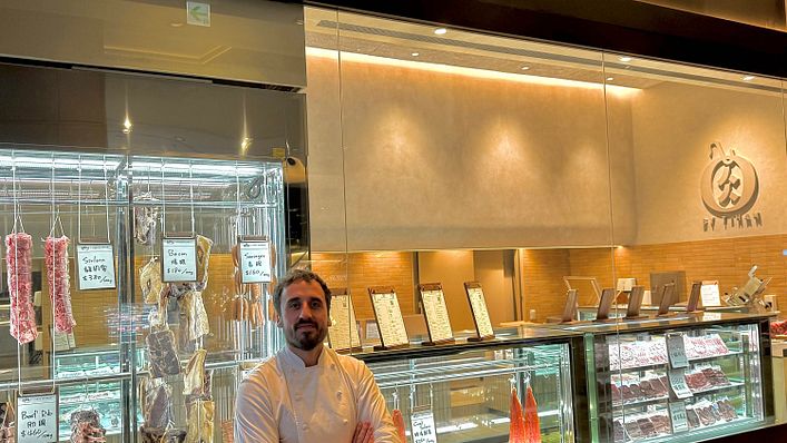 畜旗下的⾁料理專家《RÒU by T-HAM》強強聯⼿,充分融合RÒU精品⾁舖中國內外頂級⽣熟⾁品,帶給饕客們嶄新的多元⾵格體驗。(圖片來源/RÒU by T-HAM 提供)