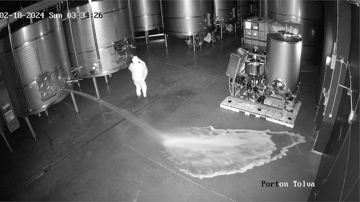 六萬公升紅酒瀑布