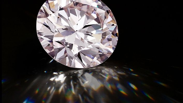 香港珠寶及翡翠拍賣會領銜珠寶「30.10 克拉 粉鑽」