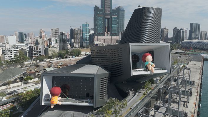 「ArtIN國際藝術博覽會」在高雄港旅運中心登場,與香港同樣面朝大海,天然的港灣風貌搭配國際級藝文活動,為南台灣注入嶄新藝術能量。(圖/承億集團 提供)